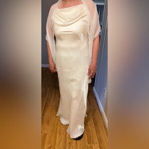 Beautiful crème flowy dress